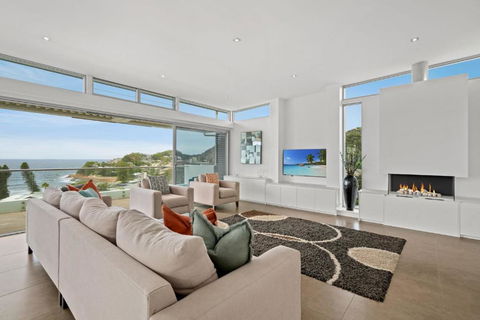 Avoca Views - Palm Beach Accommodation 3