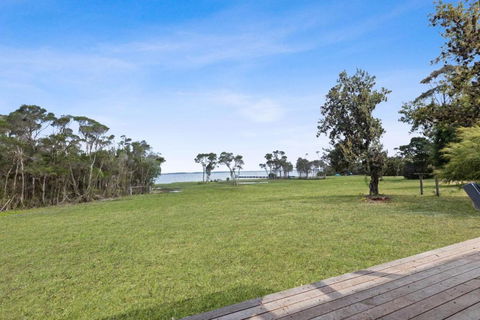 Avon - Waterfront Retreat - Palm Beach Accommodation 2
