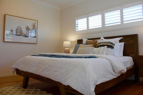 Ayada Villa - Pet Friendly - 1 Min To Beach - Palm Beach Accommodation 3