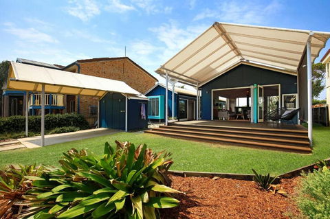 Ayana - Pet Friendly - Directly Opposite Beach - Fireplace - Palm Beach Accommodation 2