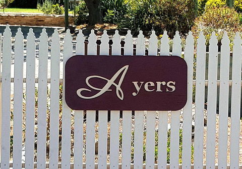 Ayers Burra - Historical 1851 Cottage - Palm Beach Accommodation 2