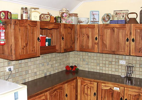 Ayers Burra - Historical 1851 Cottage - Palm Beach Accommodation 4