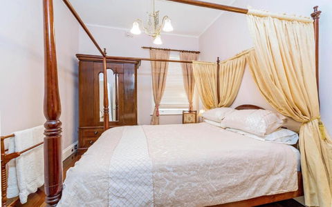Azile 1875 Heritage Victorian Duplex - Palm Beach Accommodation 4