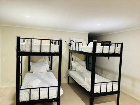 Aztec Accomodation Belconnnen - Palm Beach Accommodation 0