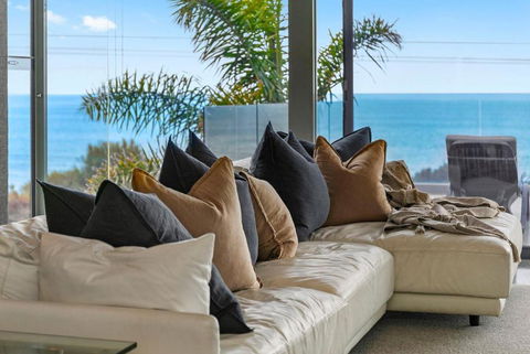 Azure - Palm Beach Accommodation 2