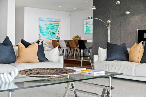 Azure - Palm Beach Accommodation 3