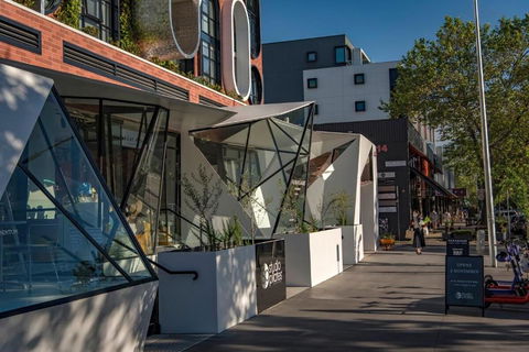 Awesome Brooklyn Inspired Stay - Mt Ainslie View - Palm Beach Accommodation 2