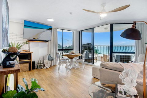 Athena By The Sea Luxurious Beachfront Retreat - CoastHM - Palm Beach Accommodation 3