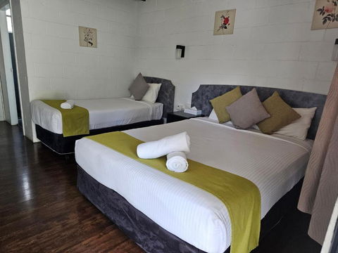Azalea Motel - Palm Beach Accommodation 3