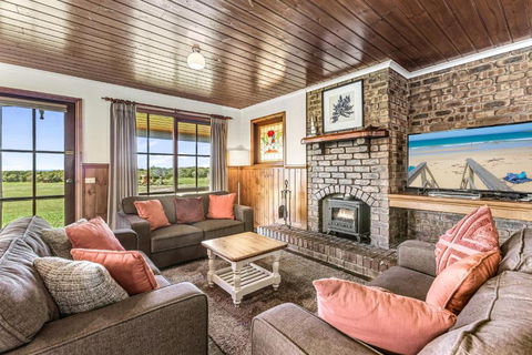 Apollo Bay Cottages- Hopetoun - Palm Beach Accommodation 0