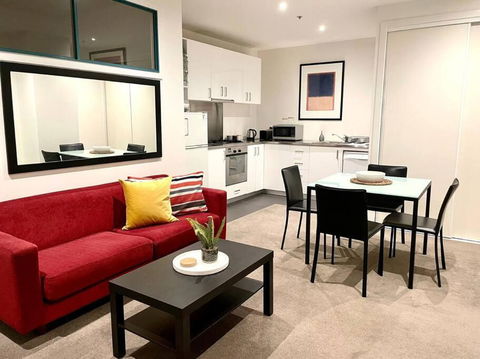 Astral Apartments - Perfectly Located 2 Bedroom Apartment In St Kilda - Palm Beach Accommodation 0