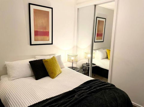 Astral Apartments - Perfectly Located 2 Bedroom Apartment In St Kilda - Palm Beach Accommodation 2