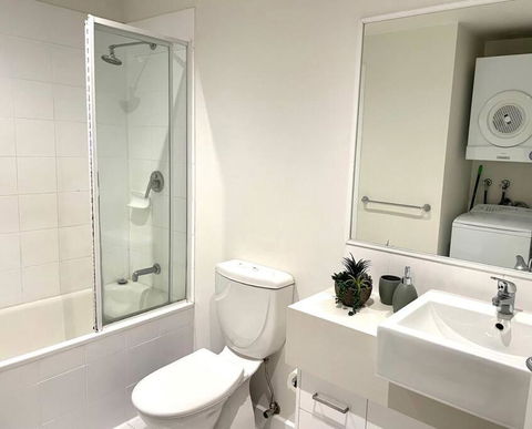 Astral Apartments - Perfectly Located 2 Bedroom Apartment In St Kilda - Palm Beach Accommodation 4