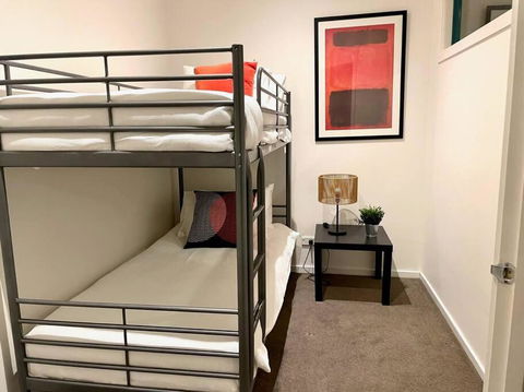 Astral Apartments - Perfectly Located 2 Bedroom Apartment In St Kilda - Palm Beach Accommodation 3