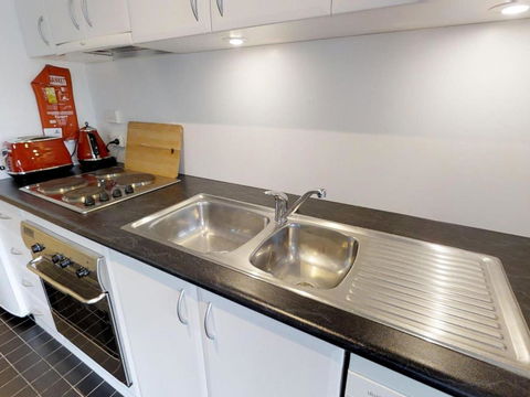 Apartment 4 - Palm Beach Accommodation 2