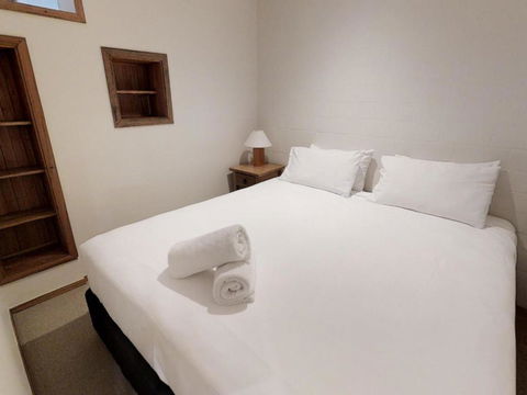 Apartment 4 - Palm Beach Accommodation 3