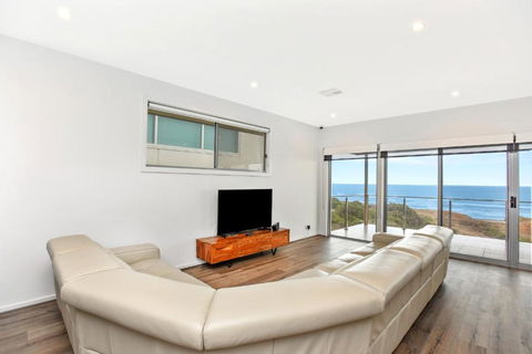 Avaya Sellicks Beachfront Getaway- Wifi - Palm Beach Accommodation 2