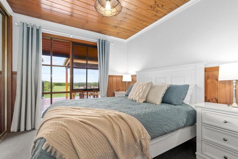 Apollo Bay Cottages- Wild Dog - Palm Beach Accommodation 1