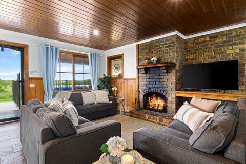 Apollo Bay Cottages- Wild Dog - Palm Beach Accommodation 3