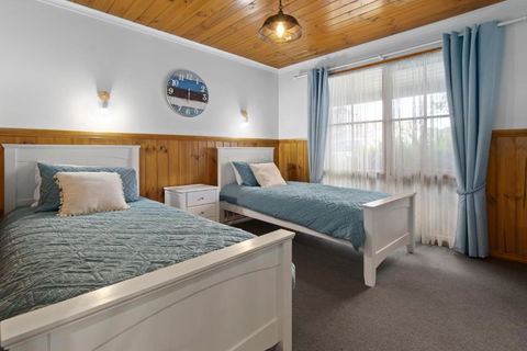 Apollo Bay Cottages- Wild Dog - Palm Beach Accommodation 4