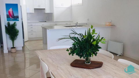 Azure Vista - Palm Beach Accommodation 4