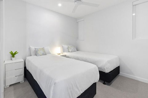 Azzure Escape - Palm Beach Accommodation 3