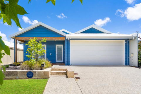 AZZURE On WATERVILLE - Palm Beach Accommodation 0