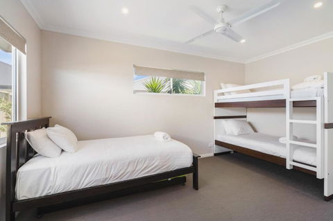 AZZURE On WATERVILLE - Palm Beach Accommodation 4