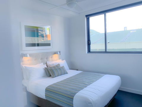 M&A Apartments - Palm Beach Accommodation 7