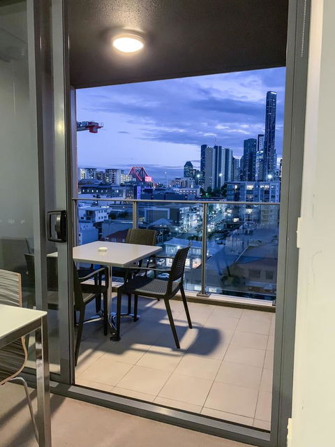 M&A Apartments - Palm Beach Accommodation 9