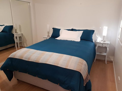 Bee-Haven Cottage - Palm Beach Accommodation 0