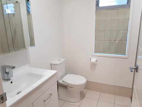 Bee-Haven Cottage - Palm Beach Accommodation 9