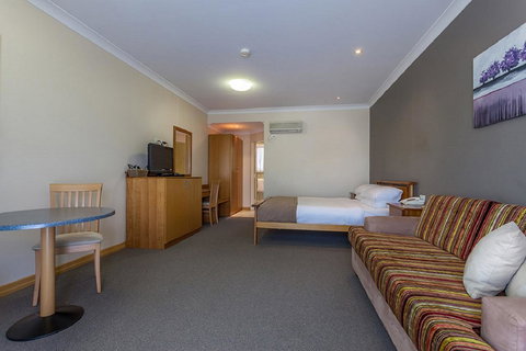 Eastgate On The Range Motel - Palm Beach Accommodation 4