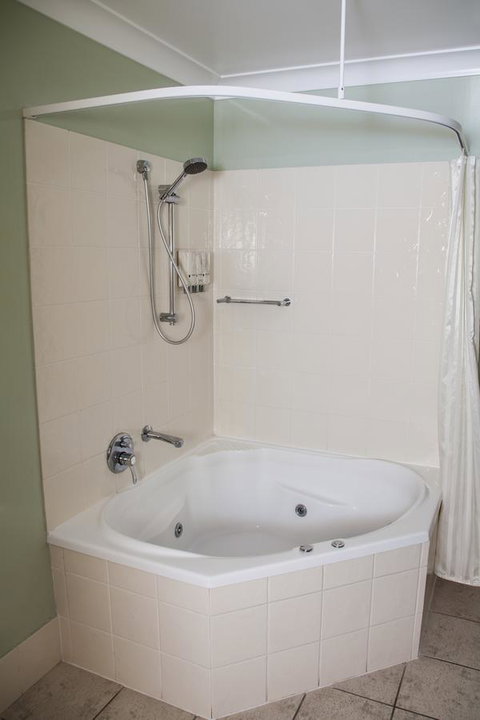 Eastgate On The Range Motel - Palm Beach Accommodation 40