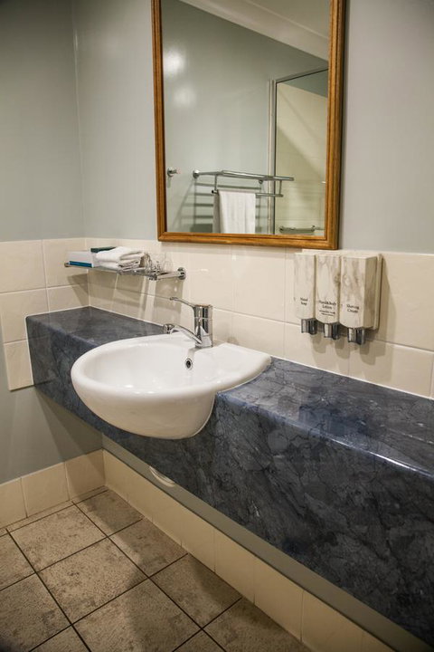 Eastgate On The Range Motel - Palm Beach Accommodation 8