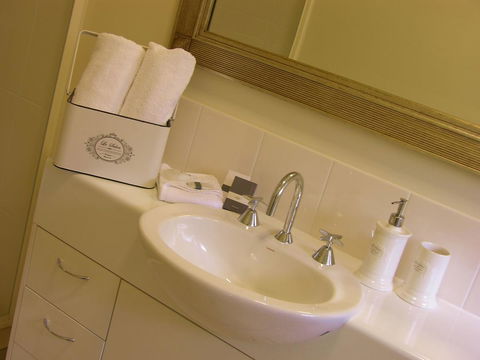 Apple Tree Cottage Montville - Palm Beach Accommodation 19