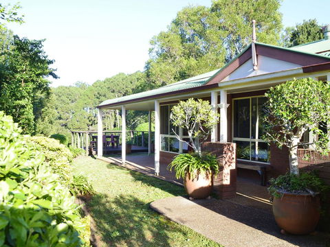 Apple Tree Cottage Montville - Palm Beach Accommodation 1
