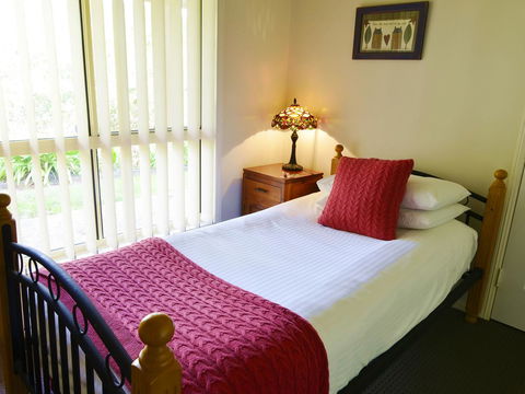 Apple Tree Cottage Montville - Palm Beach Accommodation 9