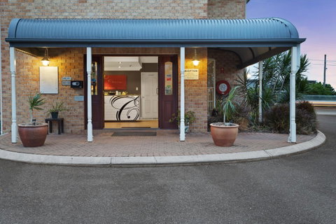 Coopers Colonial Motel - Palm Beach Accommodation 6