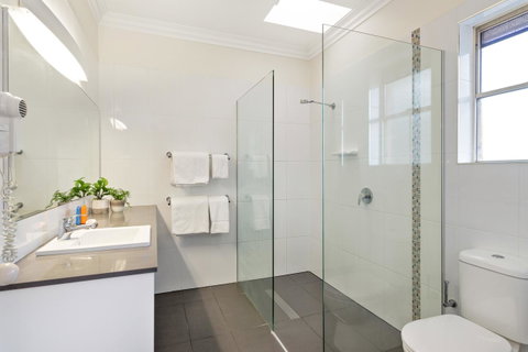 Coopers Colonial Motel - Palm Beach Accommodation 5