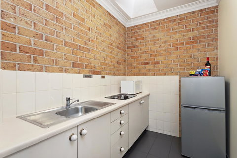 Coopers Colonial Motel - Palm Beach Accommodation 20