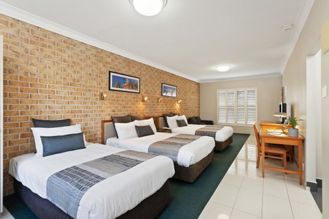 Coopers Colonial Motel - Palm Beach Accommodation 9