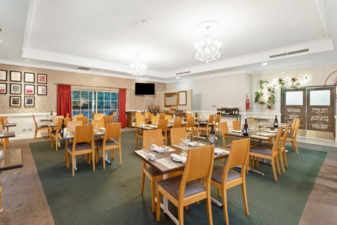 Coopers Colonial Motel - Palm Beach Accommodation 11