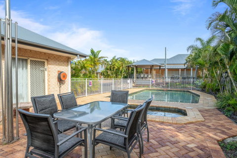 Coopers Colonial Motel - Palm Beach Accommodation 1