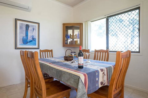Keith\'s Place, 1 Of The 3 Most Popular Units On Bribie - Palm Beach Accommodation 13