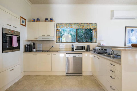 Keith\'s Place, 1 Of The 3 Most Popular Units On Bribie - Palm Beach Accommodation 14
