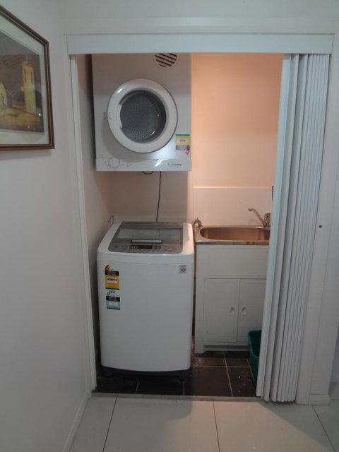 Keith's Sister - Palm Beach Accommodation 34