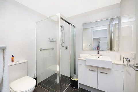 Keith's Sister - Palm Beach Accommodation 11