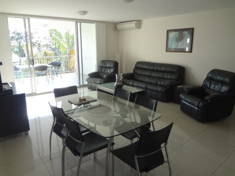 Keith's Sister - Palm Beach Accommodation 29