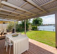 Lowset home on the canal - Dolphin Dr Bongaree - Palm Beach Accommodation
